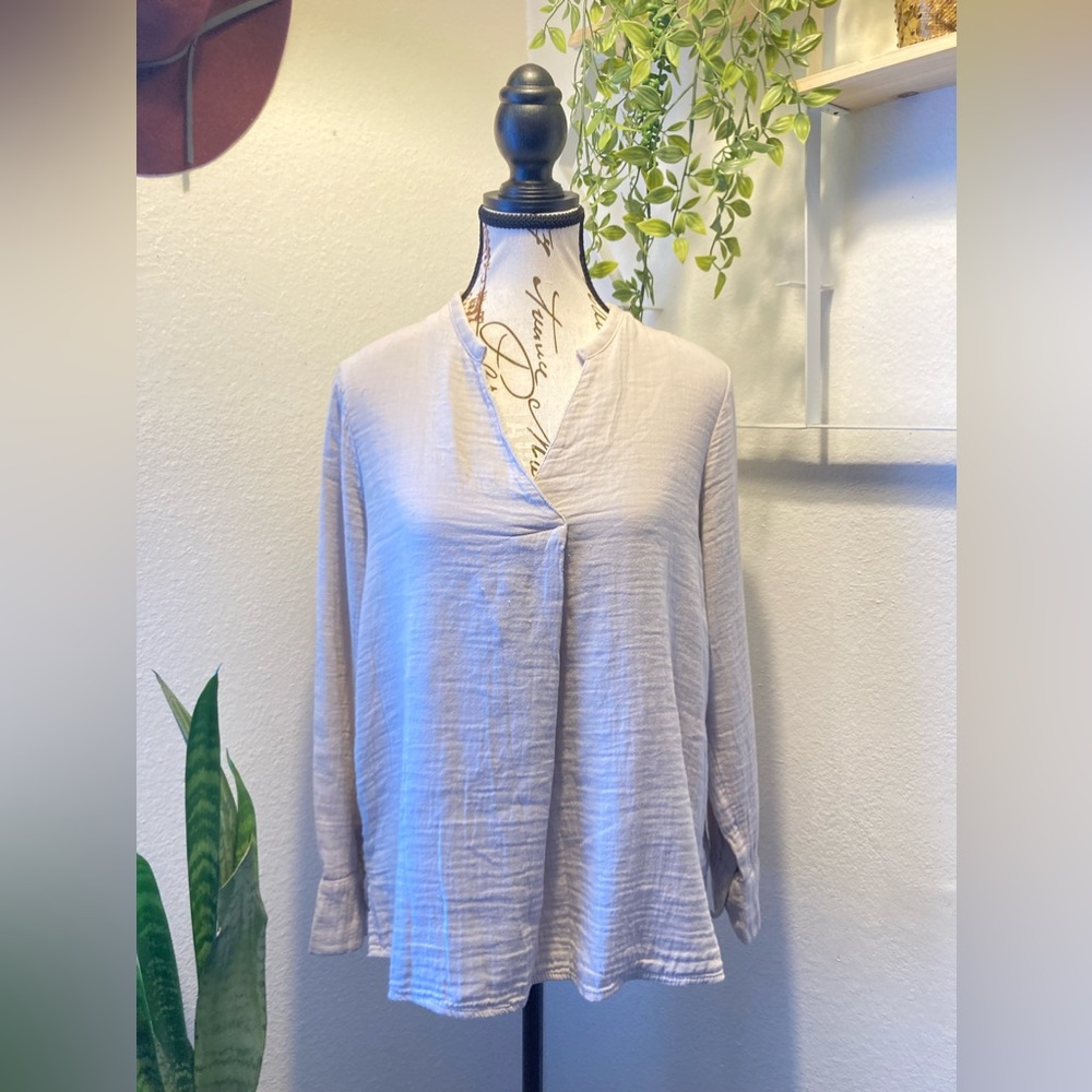 Old Navy beige woman’s tunic long sleeve Sz: M